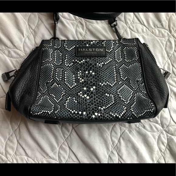 HALSTON HERITAGE AUTHENTIC! Leather purse w/embossed snake skin design. A Steal! - Picture 11 of 16